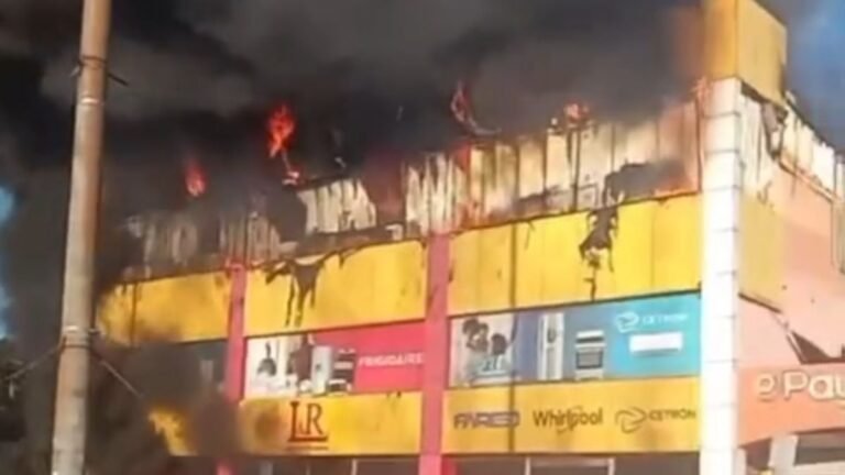 Bomberos confirman que no se han registrado víctimas mortales durante incendio en L&R Comercial